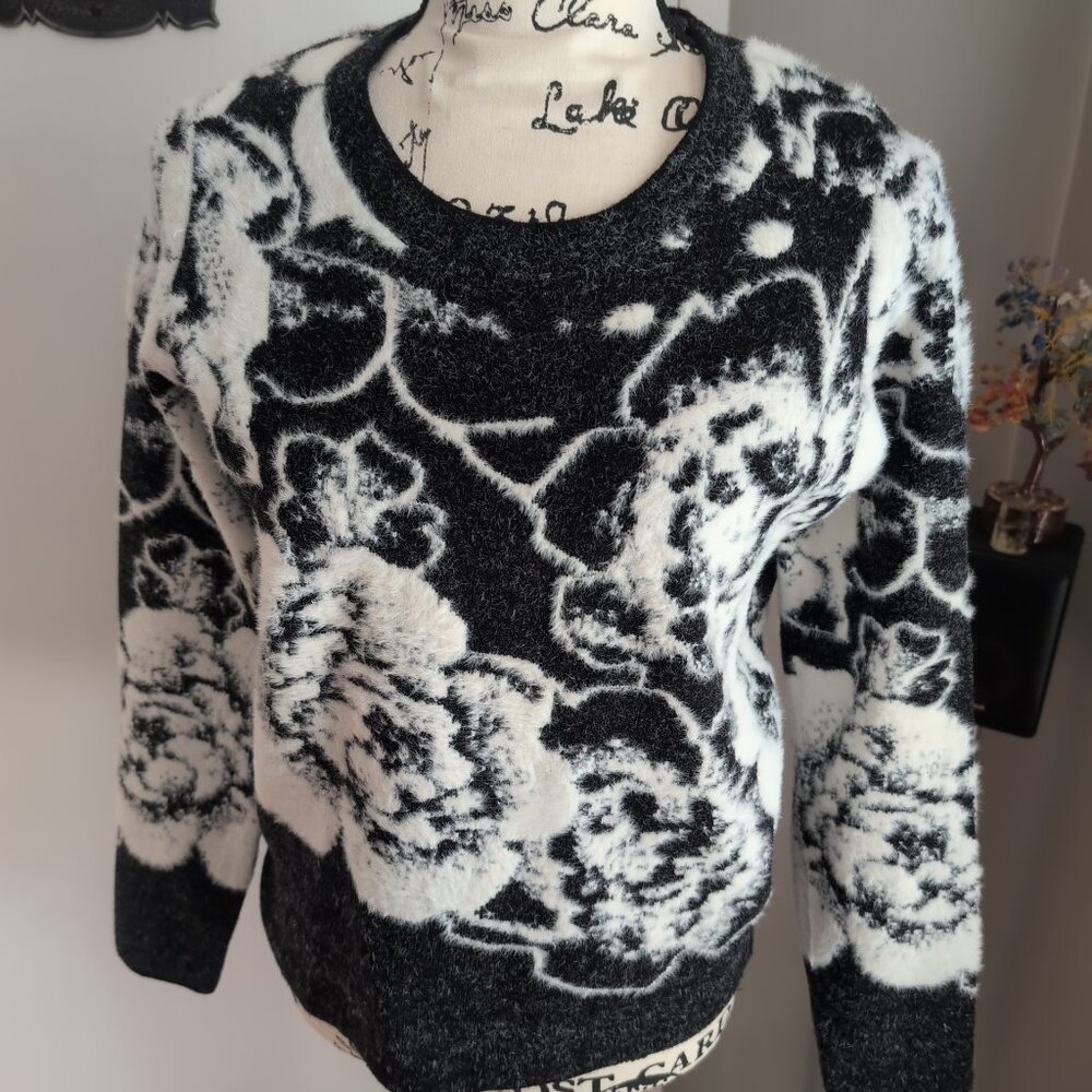 Liverpool Black and White Long Sleeve Crew Neck Sweater Sz S